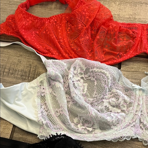 Bra Bundle 36G Red, White, and Black Lace Bras - Picture 9 of 14